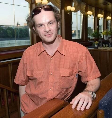 Adrian Jastraban na rande s mužem nešel