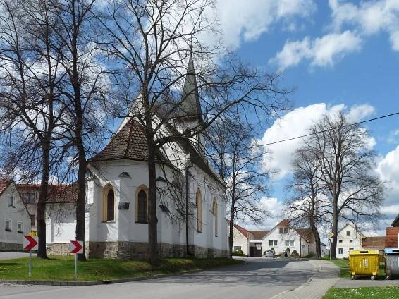 Soubor:Kvítkovice (ČB) kaple 01.jpg