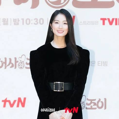Secret Royal Inspector & Joy diváky rozesměje a pobaví. Taecyeon a Kim Hye Yoon vsadili na komediální herectví a vy si to