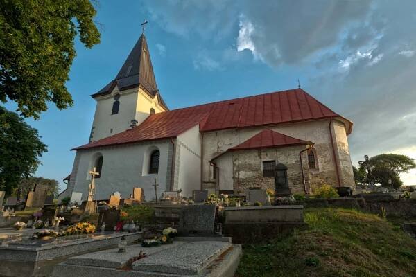 Rímskokatolícky kostol Povýšenia sv. Kríža vo Valči - Región Turiec - organizácia cestovného ruchu