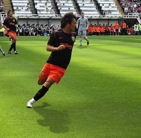 Soubor:David Silva vs Newcastle.jpg