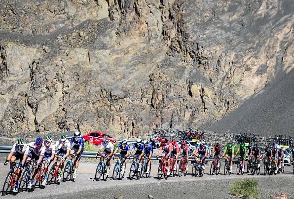 Sprint finish on stage 4 of Vuelta a San Juan - Peter Sagan