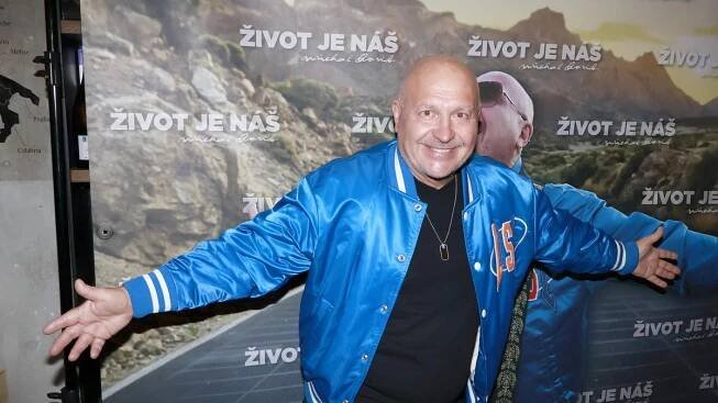 Z vnuka Michala Davida se stal krásný kluk. Dědu už přerostl a geny muzikanta se nezapřou