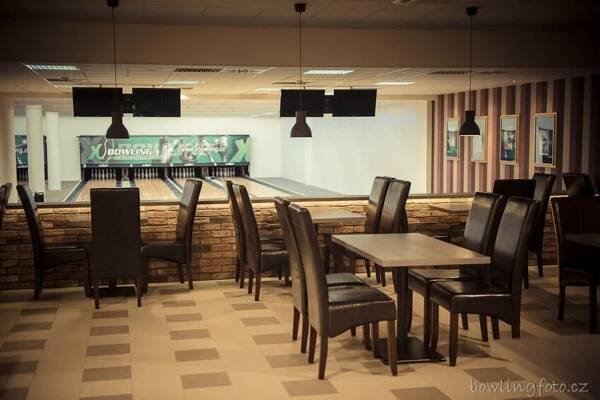 XBowling Praha Žižkov- 6 profesionálních bowlingových drah značky QubicaAMF - Image 6
