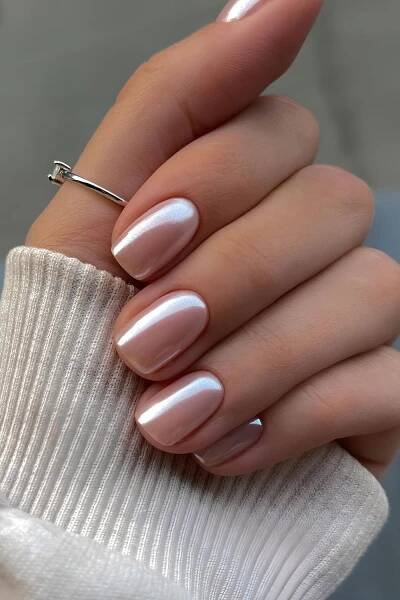 Neutral Chrome Nails: The Trend We Can't Get Enough Of 
