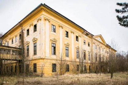 Naděje pro zámek v Libějovicích na Strakonicku. Chátrající barokní památku koupili noví majitelé