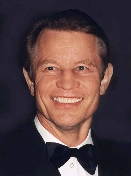 Soubor:Michael York 1999.jpg