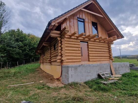 Žarnovica - Staviam zruby