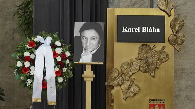 Na pohřeb Karla Bláhy (†77) dorazil Vichnar i Retková