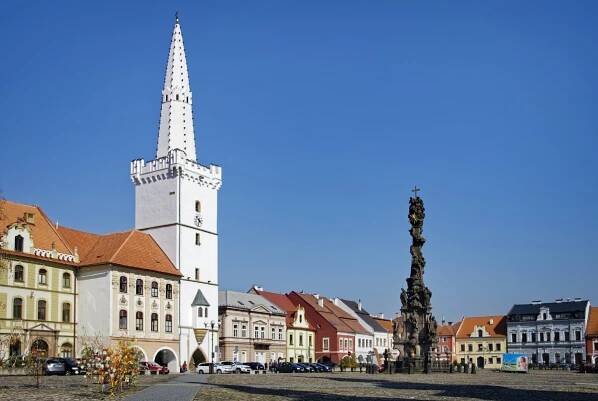 Kadaňská radnice a radniční bílá věž