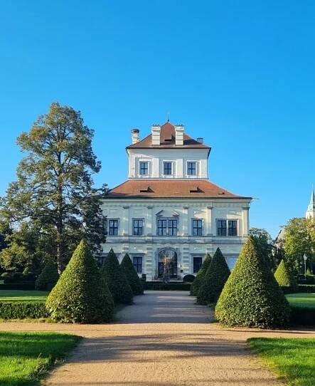 Letohrádek Ostrov
