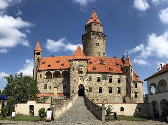 Romantický hrad Bouzov – GIRRAFKA