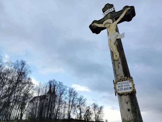 Ikonická trojka: hospoda, masna a kostel. Poznejte obec na Vysočině