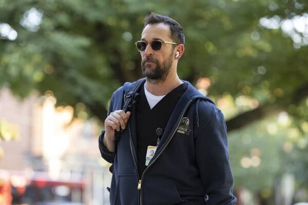 Urgent - 07:00 - Z filmu - Noah Wyle