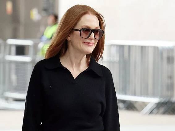 Spotted in London: The Dressy Sandal Trend to Wear With Pants Instead of Ballet Flats RN