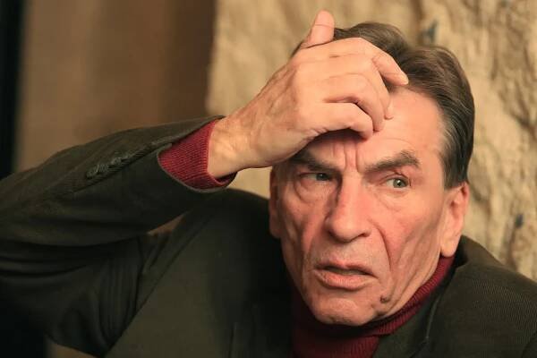 Zjistili jsme, kde a jak žije hvězda filmu Jak vytrhnout velrybě stoličku František Němec. Má za sebou minulost plnou šarvátek