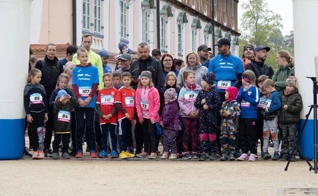 Startovné na závodní běhy v Luhačovicích: desítka, štafeta i půlmaraton