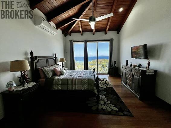 LUXURY 3BD & 3.5BT Home First Bight, Roatan | Reality.iDNES.cz 