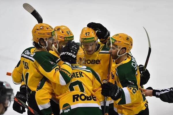 Čtvrtfinále play off hokejové Chance ligy: HC Stadion Vrchlabí - VHK ROBE Vsetín.