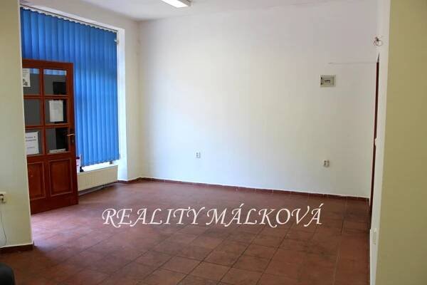 Pronájem nebytového prostoru, 61 m2, výloha, přízemí, Pardubice, Sladkovského | Úvod