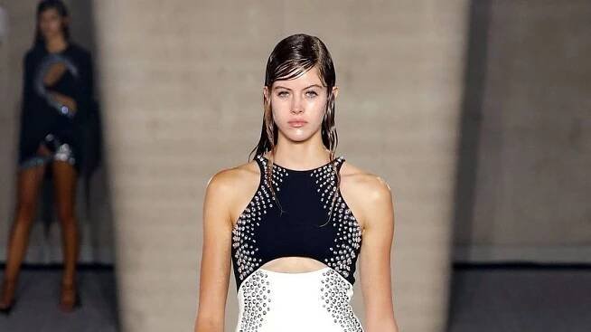 Modelka Barbora Podzimková se stala ozdobou přehlídky značky David Koma