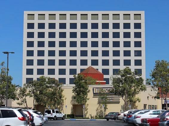 Soubor:UC Irvine University Tower.jpg