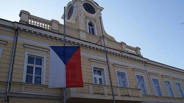 Důchodce z jednání zastupitelstva v Blansku vyvedli strážníci
