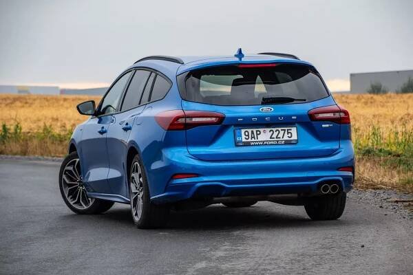 Ford Focus Kombi 1.0 EcoBoost Hybrid: Test a recenze
