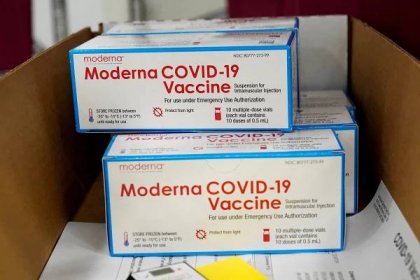 Americký regulátor plnohodnotně schválil vakcínu od Moderny