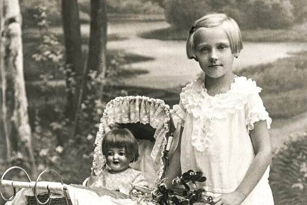 The Charm of Old-Fashioned and Vintage Lady Names - Just Simply Mom