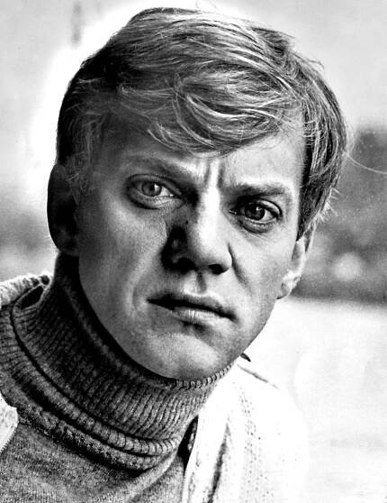 File:Malcolm McDowell - 1977.jpg - Wikipedia