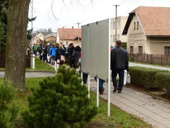 Knihovnu navštívili starostové - Oficiální stránky obce Býšť