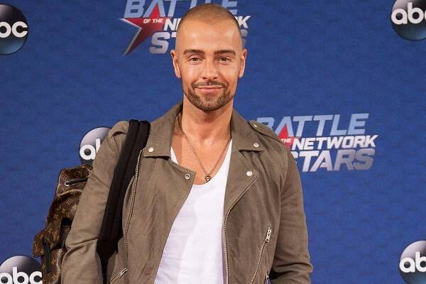 Joey Lawrence Recalls Chasing His Mother's Mugger Down the Street — at Age 5: 'Apparently I Went Nuts'