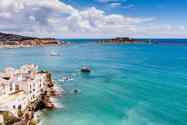 Ibiza je oblíbeným cílem turistů z celého světa