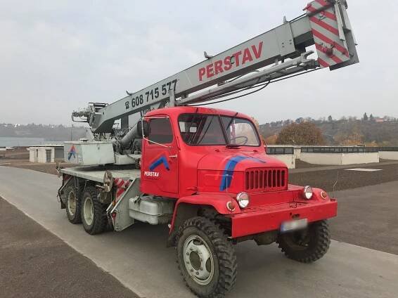 Pronájem autojeřábu Praga V3S po celé ČR | Perstav s.r.o.