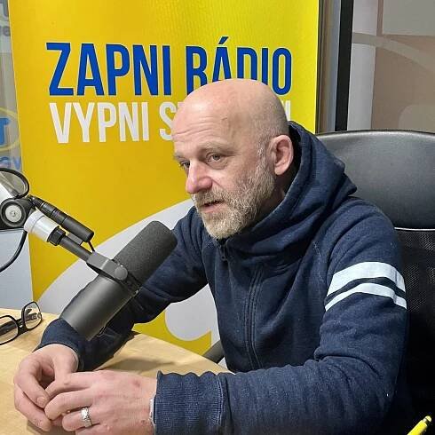 Hynek Čermák: Knír mi při natáčení vadil. Asi kvůli odkazu na východoněmecké erotické filmy | Host Frekvence 1