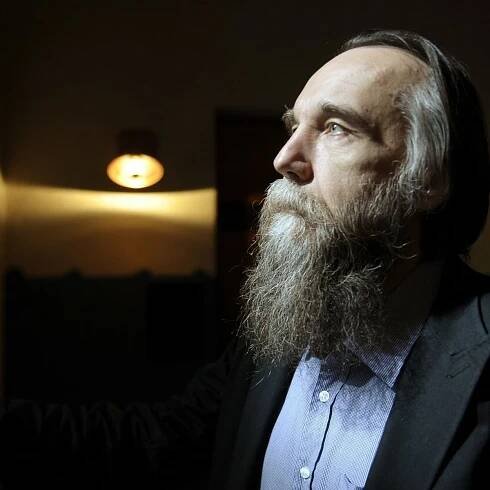 Alexandr Dugin: Ultrakonzervativní ideolog a pravá ruka Putina, který přežil pokus o atentát