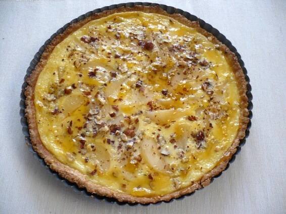 Koláč z hrušek, oříšků a mascarpone