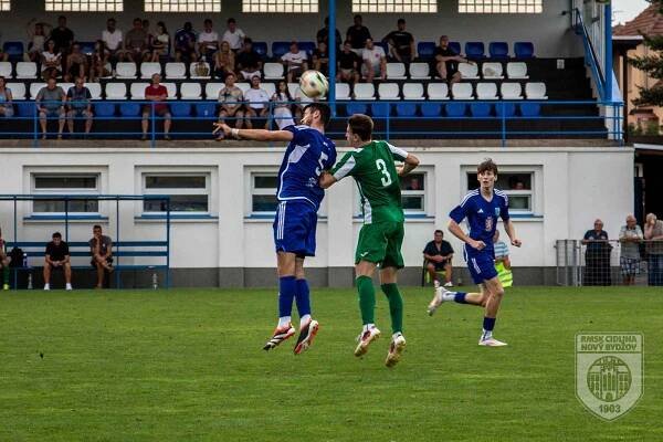 4. česká fotbalová liga, skupina C: Nový Bydžov (modří) - Hlinsko.