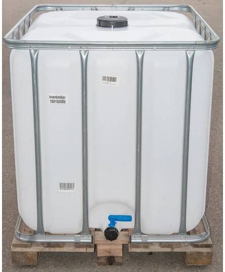IBC 1000L REKO 15cm na dřevě