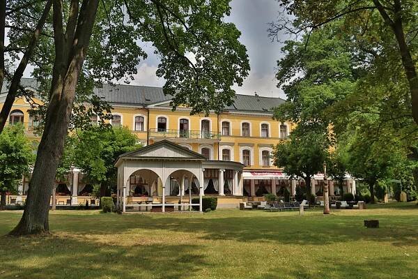 Festival vín, pochody mažoretek i hudba do ulic. Co chystají Františkovy Lázně