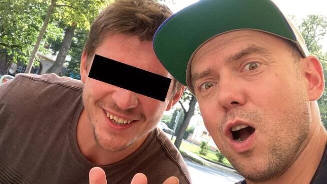 FOTO: Láďa Hruška s mužem, který zaútočil na policisty sekerou. – stránka 126
