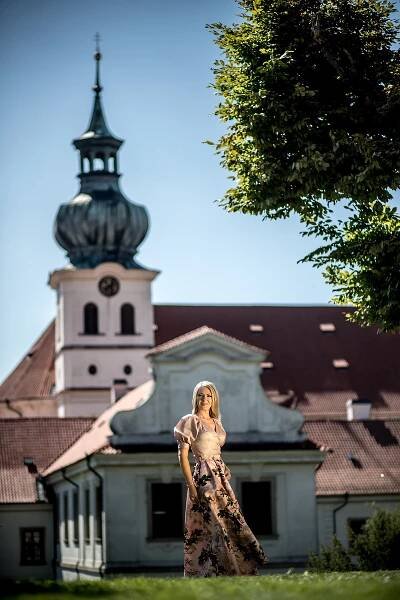 Ústečanka Lenka Graf zazpívala obě hymny před fotbalovým utkáním ČR – Německo