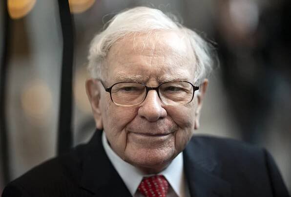 Warren Buffett doesn't believe in the '10,000-hour rule'—what he suggests you do instead to gain mastery