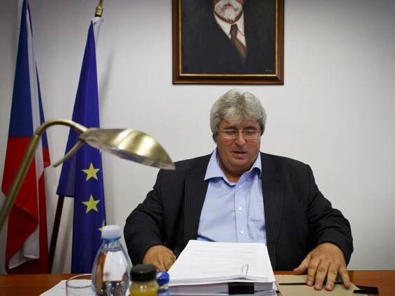 Hejtman Řihák rezignuje na funkci, vyhověl výzvě spolustraníků