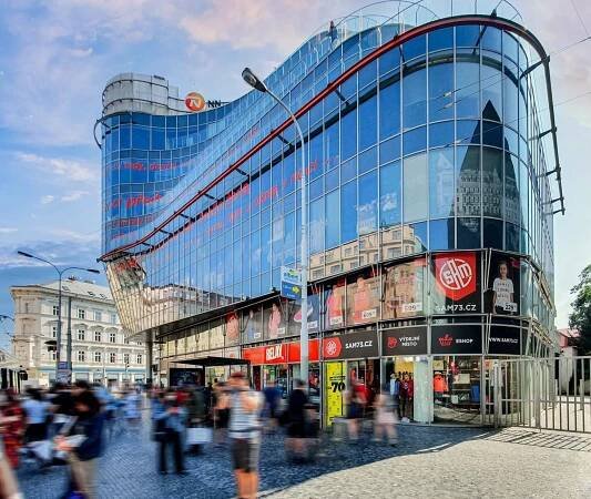 SAM 73 Case Study - Cushman & Wakefield Retail Leasing