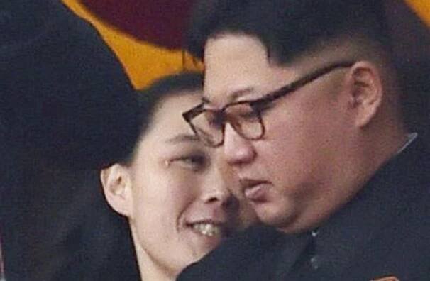 Kdo je tajemná ‚povýšená‘ sestra Kim Čong-una? Mozek propagandy i šedá eminence