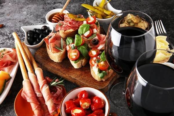 Tapas and Wine at Sarabande Plage 2023