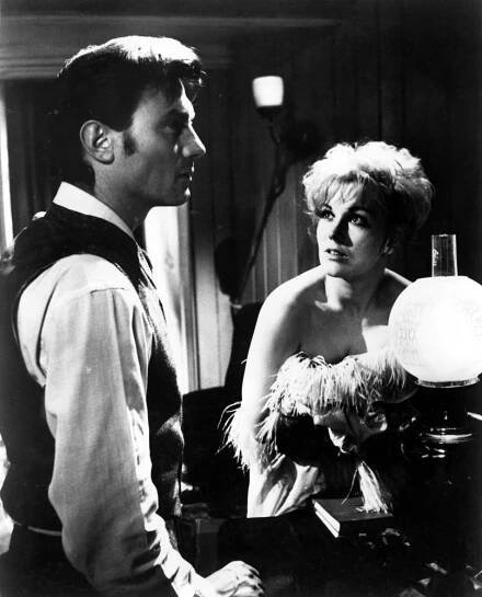 OF HUMAN BONDAGE, Laurence Harvey, Kim Novak, 1964