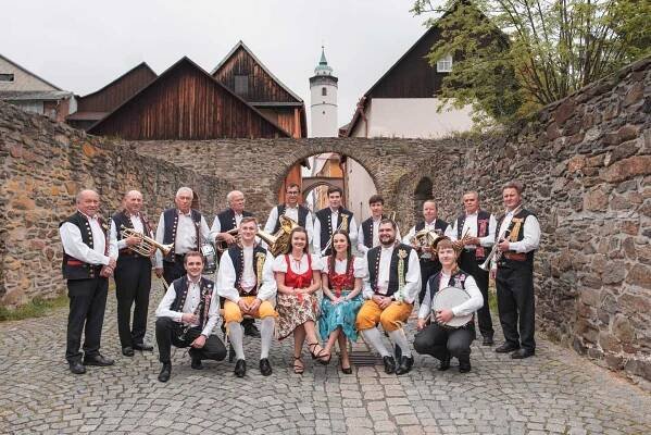 Trojlístek kapel završí dechová hudba Horalka …